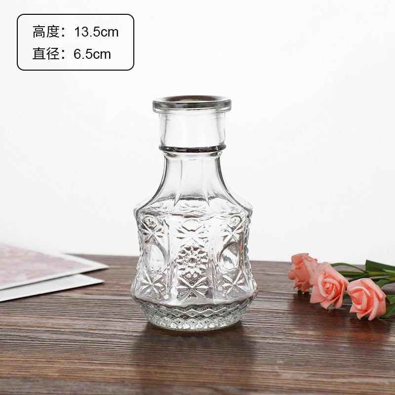 Transparent glass vases for decorating dining tables, home