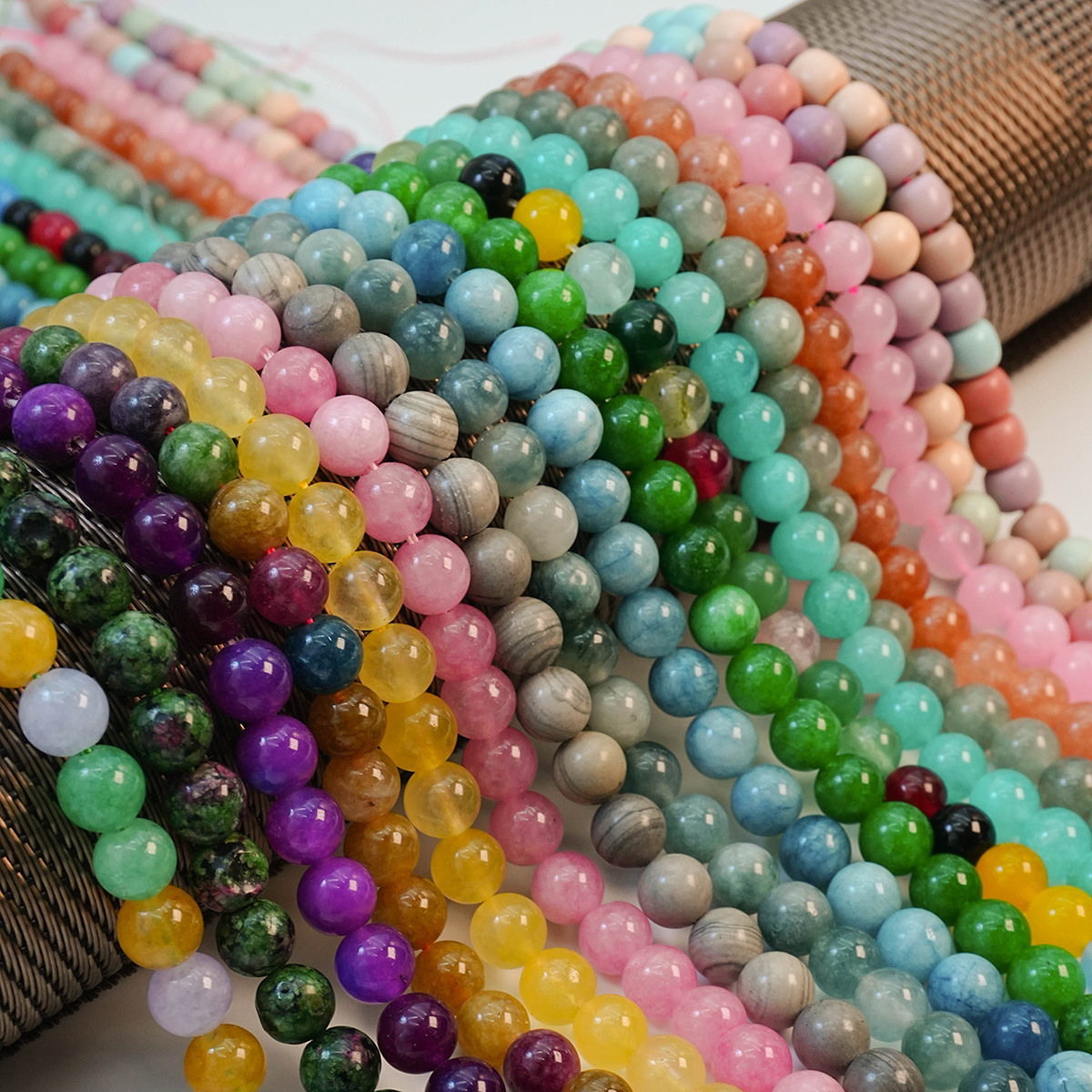 Venta directa de fábrica Optimización de piedra blanca piedra natural cuentas sueltas cuentas redondas bricolaje tejido con cuentas pulsera accesorios de joyería