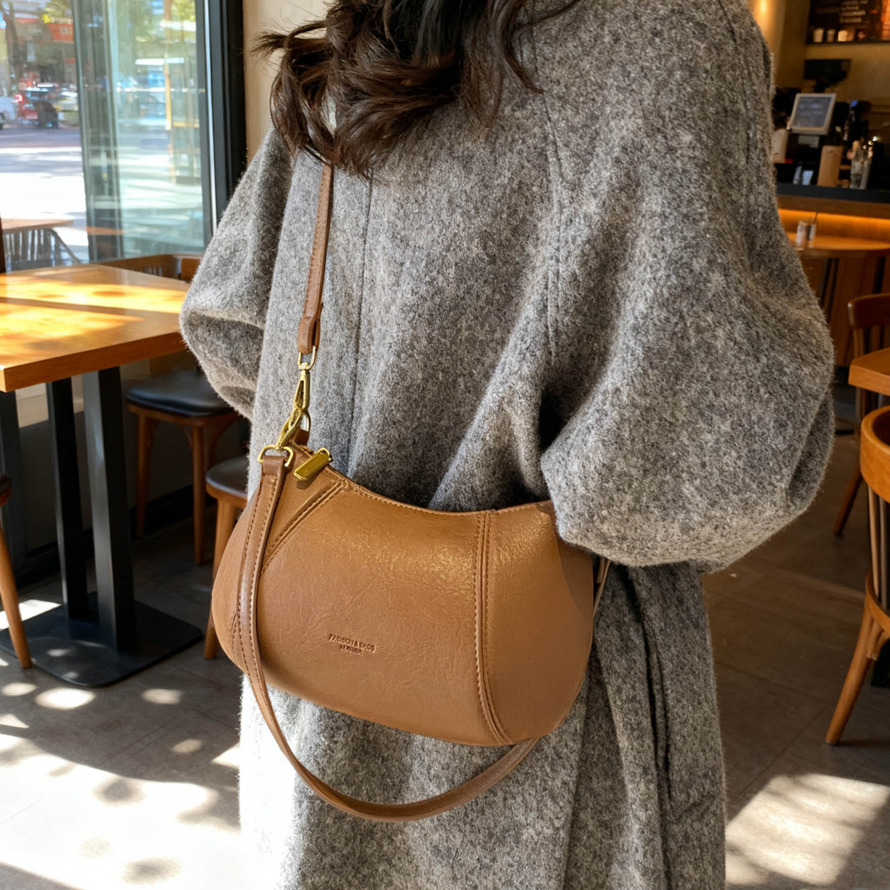 Bolso de viaje de nicho coreano para mujeres otoño / invierno 2025, nuevo estilo de moda retro bolso de hombro simple mochila casual