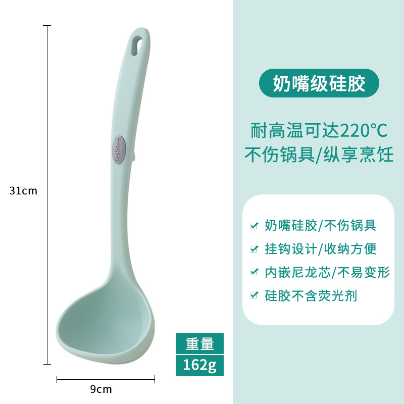 신선한 녹색 숟가락