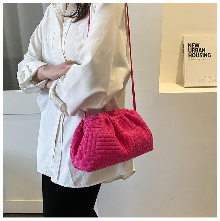 184g Weight Polyester Lining Material Clasp Frame Closure Type Sling Strap Strap Type Crossbody Bag Bags Type Casual, Daily, Shopping Occasion velvet Material Solid Color Pattern All Seasons Season Women's Gender Basic Style Cloud Shape Shape Women's Velvet Solid Color Basic Cloud Shape Clasp Frame Crossbody Bag 3