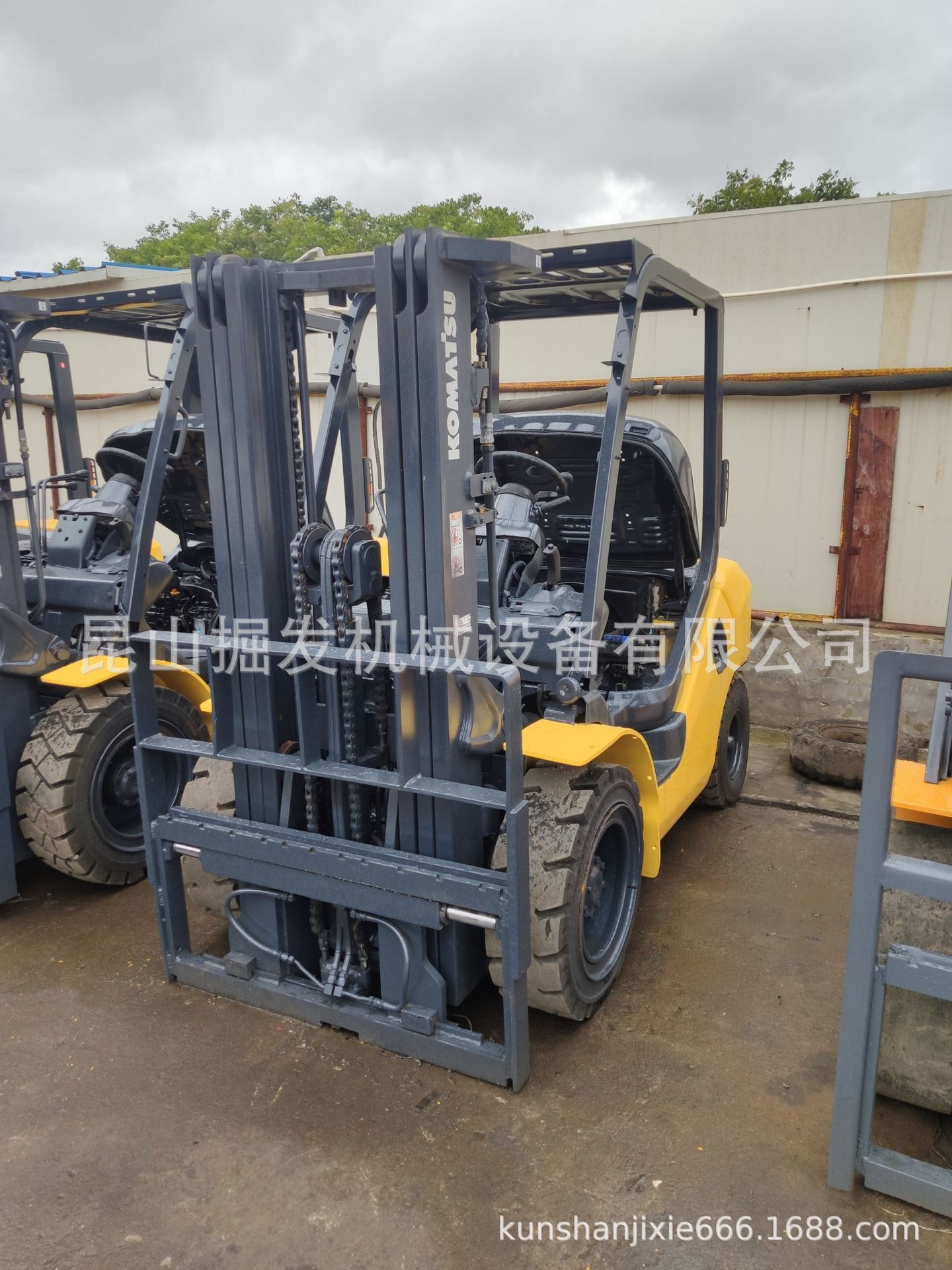小松4吨升高4米5的叉车 带中钢侧移komatsu