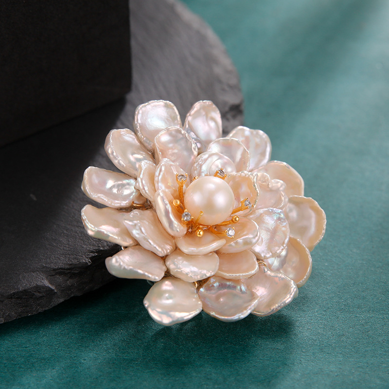 Organic regenerated retro brooch pearl lapel pin