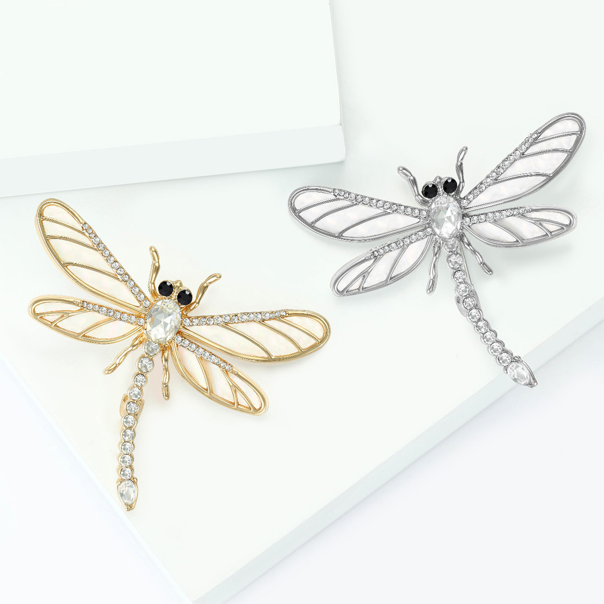 Spilla vintage da donna elegante con perle e cristalli per abito_voghion.com