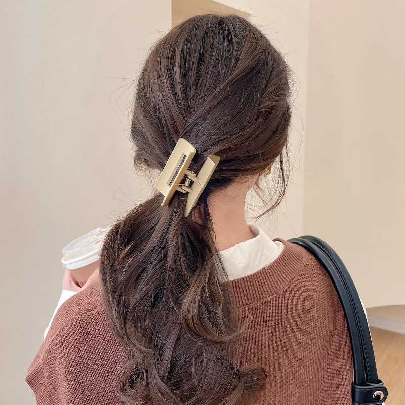 Milk coffee color frosted grip clip hair accessories women's advanced sense hairpin shark clip large hair clip Instagram cute hair clip wholesale