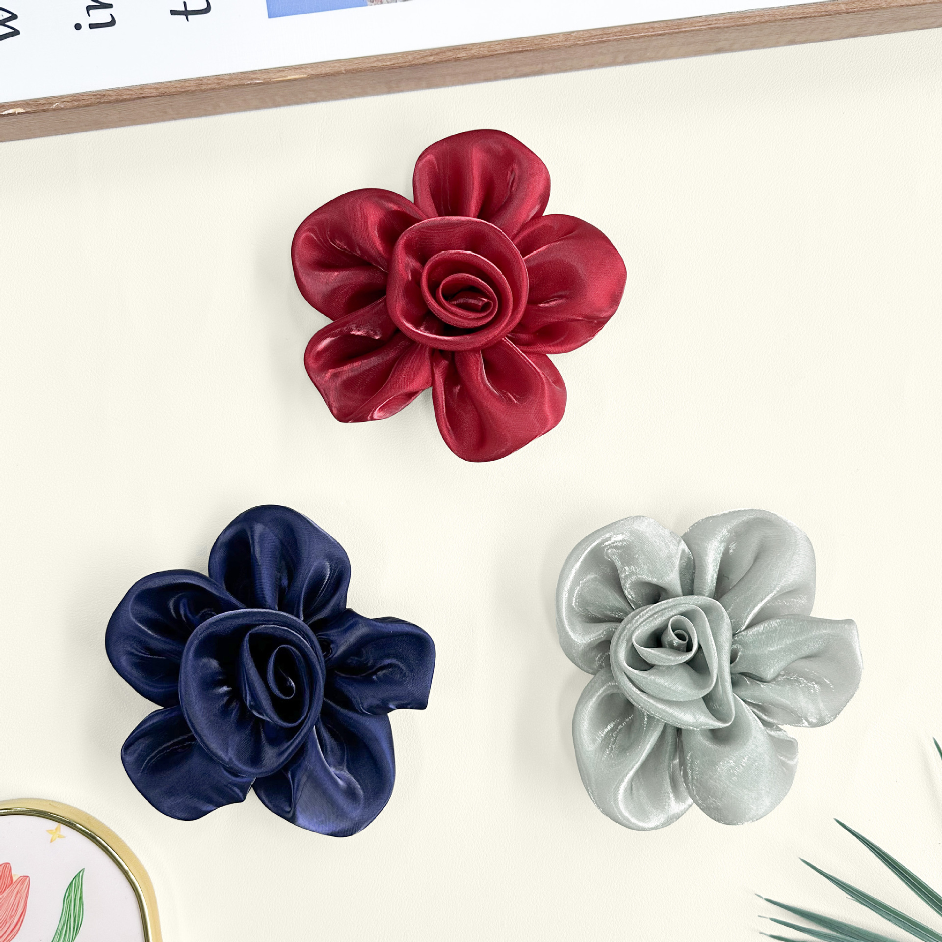 11.6cm fábrica directa accesorios de flores zapatos accesorios de ropa satén flores hechas a mano clip de cabello ropa diy