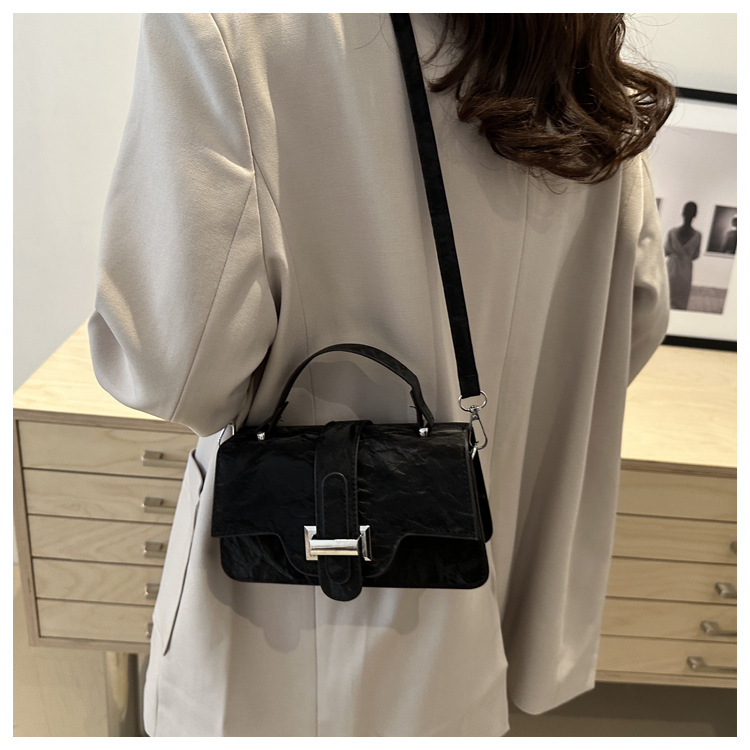 2024 New style women's trendy, fashionable and high-quality single-shoulder handbag, autumn commuting crossbody small square bag undefined