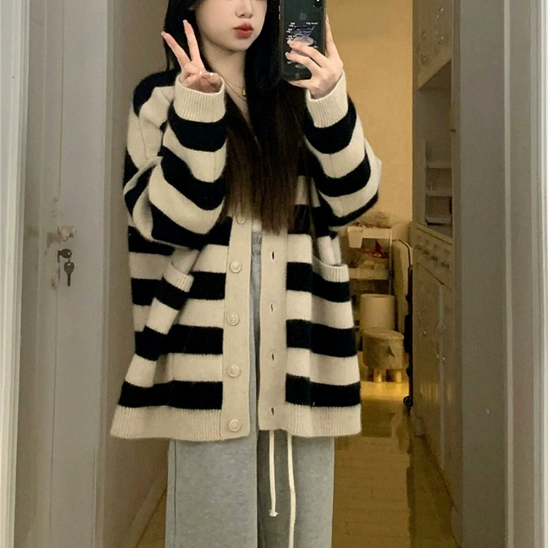 Женский свитер в корейском стиле с ленивым стилем, весна-осень 2024, новый свободный и универсальный вязаный кардиган в полоску с v-образным вырезом и цветными блоками