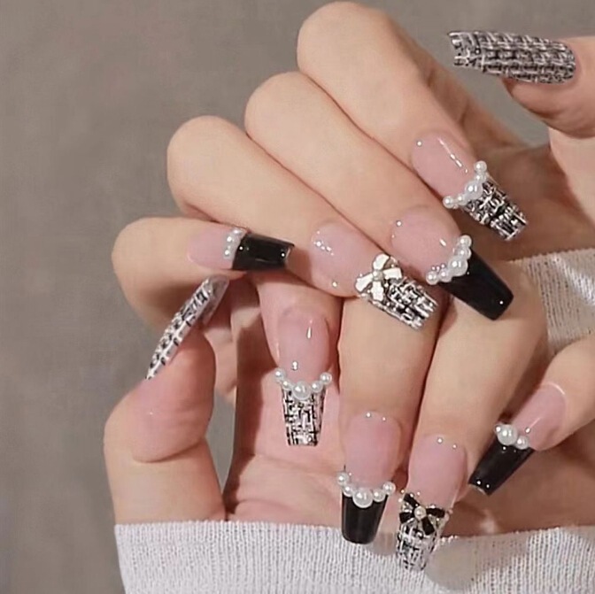 French-Style Wearable Nails with Sparkling Butterfly Black Chanel-Style Nail Art Finished Nail Pieces Wholesale 24 Pieces Pure Desire Style