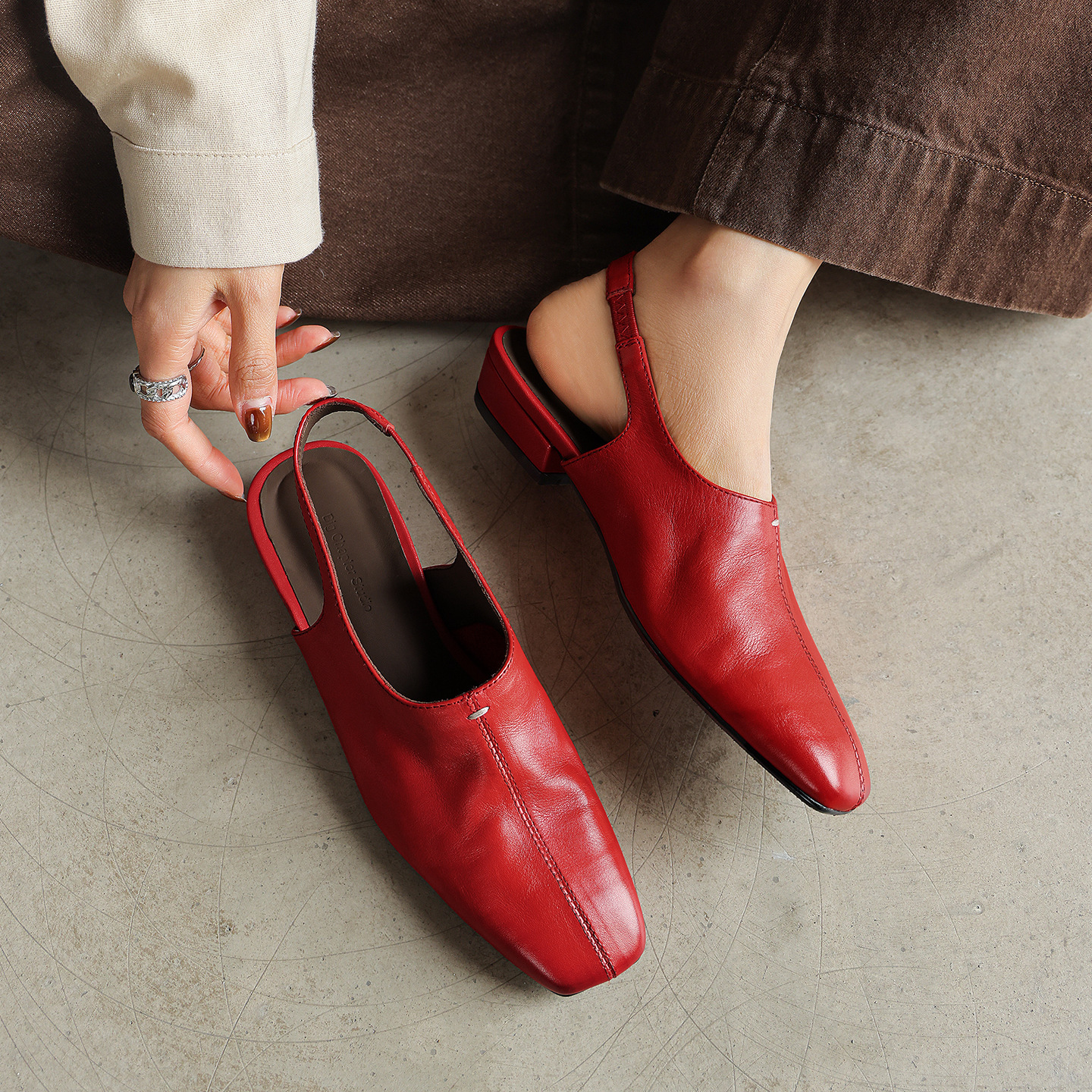 Sandal nữ mũi nhọn quai ngang gót thấp phong cách Hàn Quốc — màu nâu