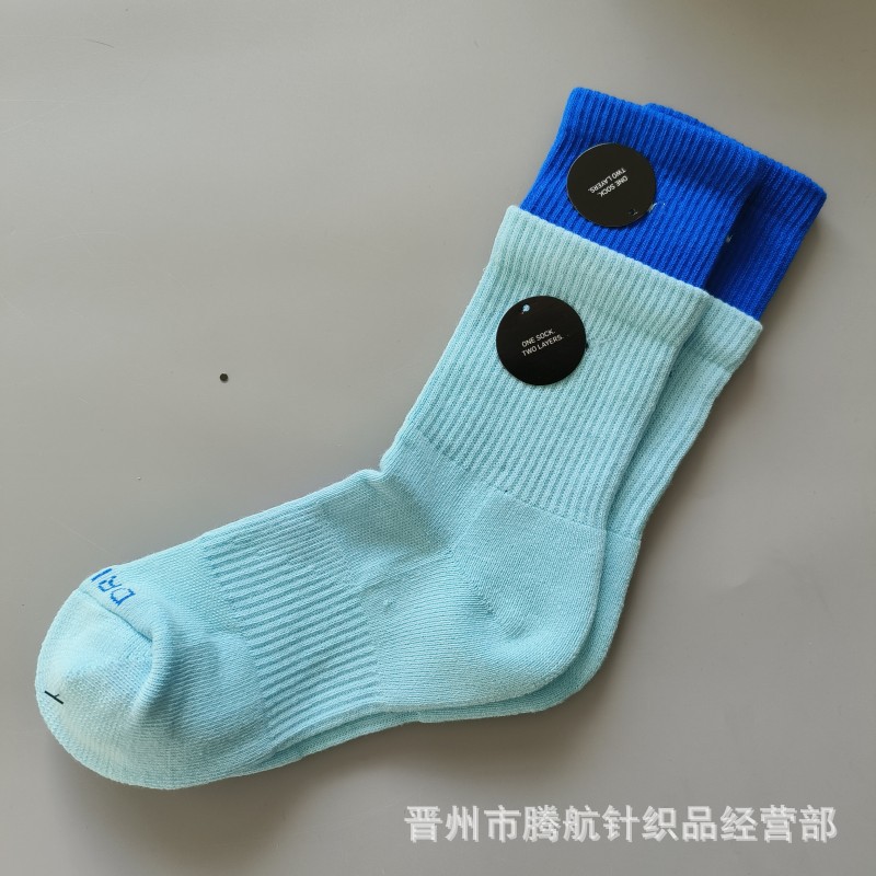 蘇万ナイキの靴下のカラーの二重は男女の中で長い筒のタオルの底のスポーツの靴下をつなぎ合わせてバスケットボールの靴下を走ります。