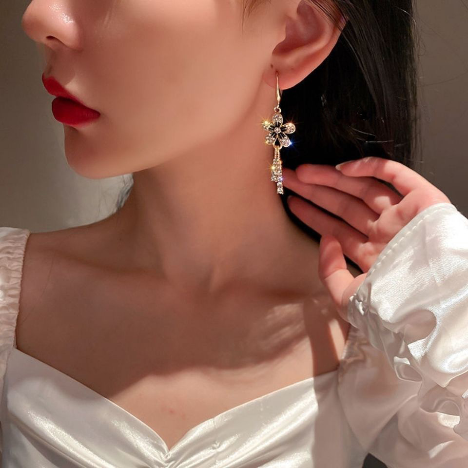 Fashion Diamond Flower Long Tassel Earrings Wholesale display picture 2