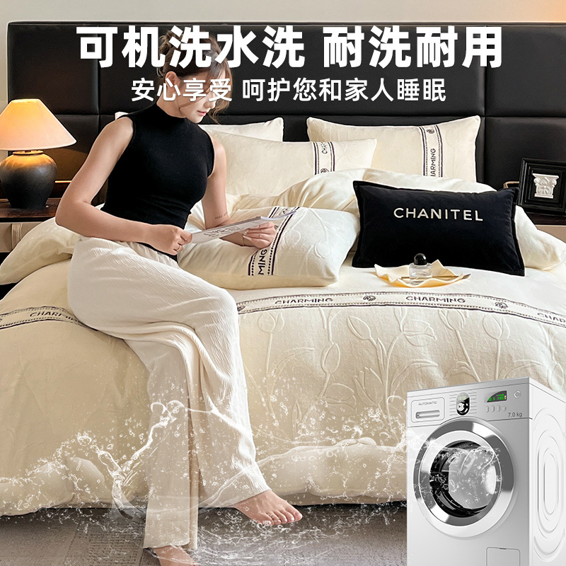 Súper cálido leche de seda de cuatro piezas con sábanas antiestáticas gruesas cubiertas de cama de lujo ligero de alto nivel de invierno y otoño