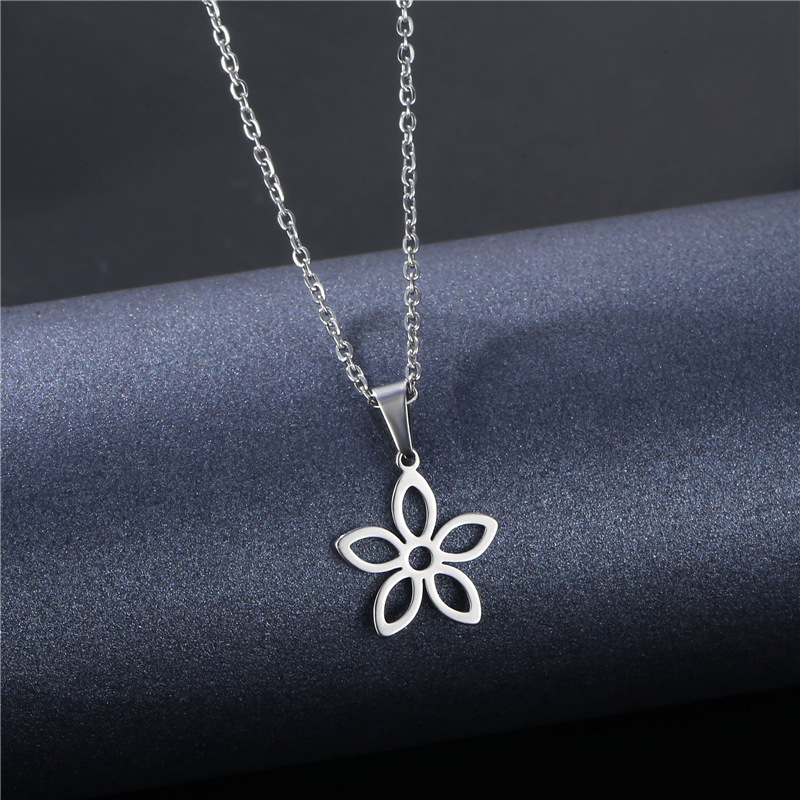 Wholesale Jewelry Stainless Steel Hollow Geometric Tag Necklace Nihaojewelry display picture 49