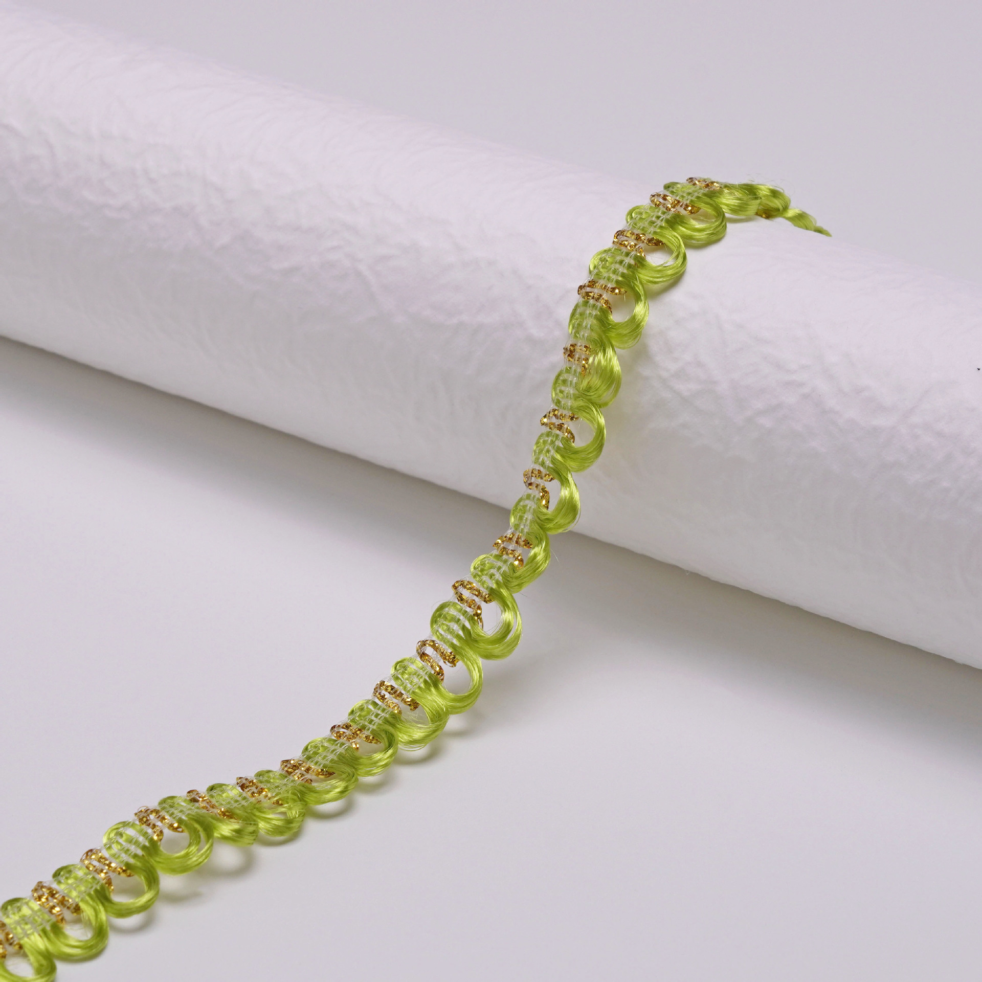 Suministro de stock directo de fábrica de 1cm de color dorado y plateado borde ondulado encaje ropa accesorios