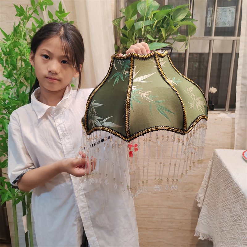 Venta única de pantalla de lámpara francesa retro cadena alargada borla cuentas colgantes tela de hoja de bambú Phnom Penh pantalla de lámpara lámpara de mesa araña universal