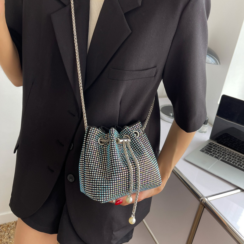 Volledige diamanten emmertas voor dames Nieuwe mode Koreaanse versie Buitenlandse stijl ketting Eén schouder Crossbody Mesh rood_voghion.com