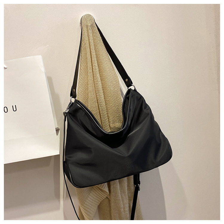 Simple Solid Color Large Capacity One-shoulder Messenger Tote Bag Wholesale Nihaojewelry display picture 5