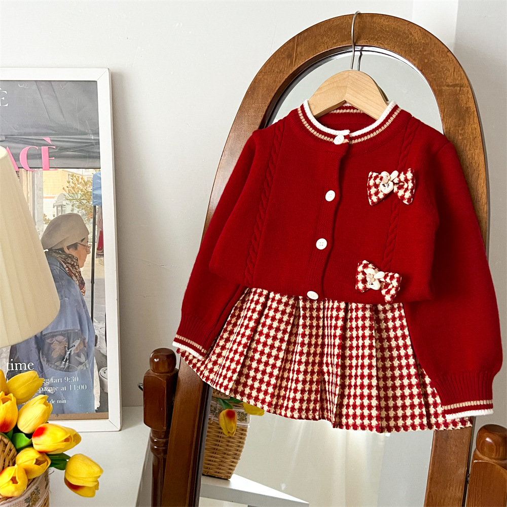 2024 Herbst/Winter Mädchenpullover Baby Neujahrskleidung, Western-Stil Kleiderset, Kinder gestricktes zweiteiliges Set_voghion.com