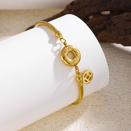 项链;手链;耳钉