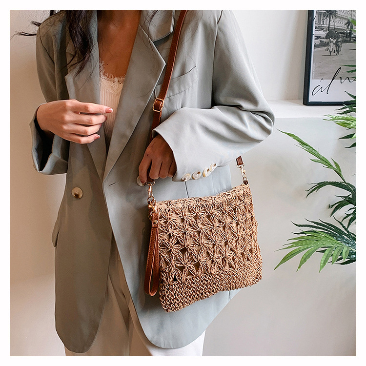 Women's Spring&Summer Straw Solid Color Vacation Zipper Shoulder Bag Straw Bag display picture 9