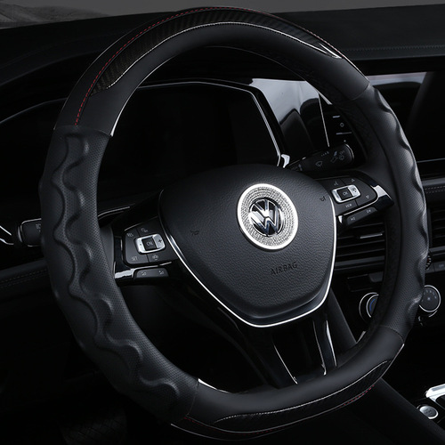 The manufacturer produces a new style of fashion splicing all-season and wear-resistant car steering wheel cover leather carbon fiber 