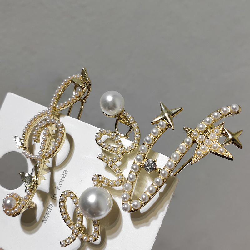 Fashion Metal Butterfly Pearl Frog Hairpin Wholesale display picture 4