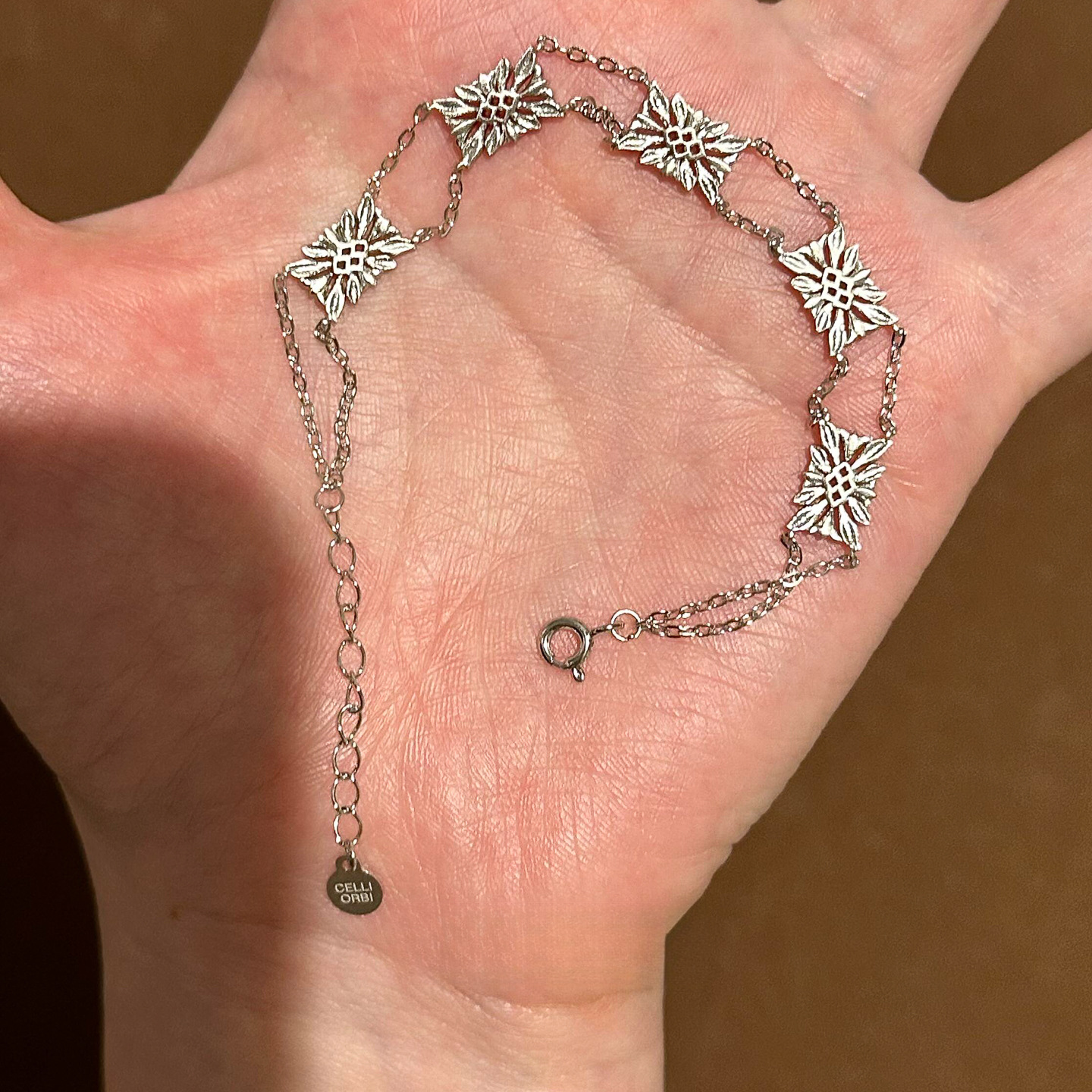 Bracelet rétro européen et américain à double face avec fleurs creuses, léger, luxueux, haut de gamme, design tendance, bijoux en gros_voghion.com