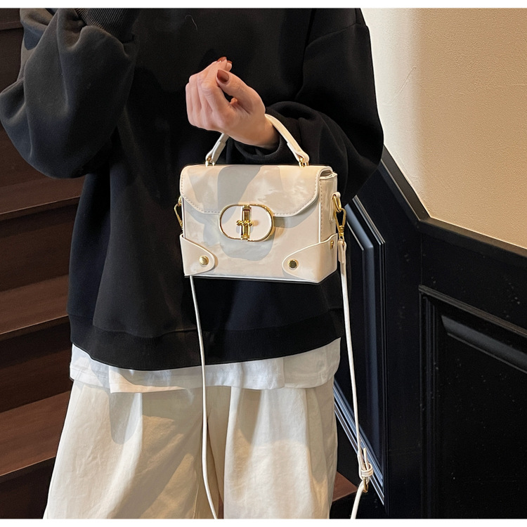 Fashionable and trendy small bag 2025 new women's bag, summer casual and simple crossbody bag, hand-held texture small square bag undefined