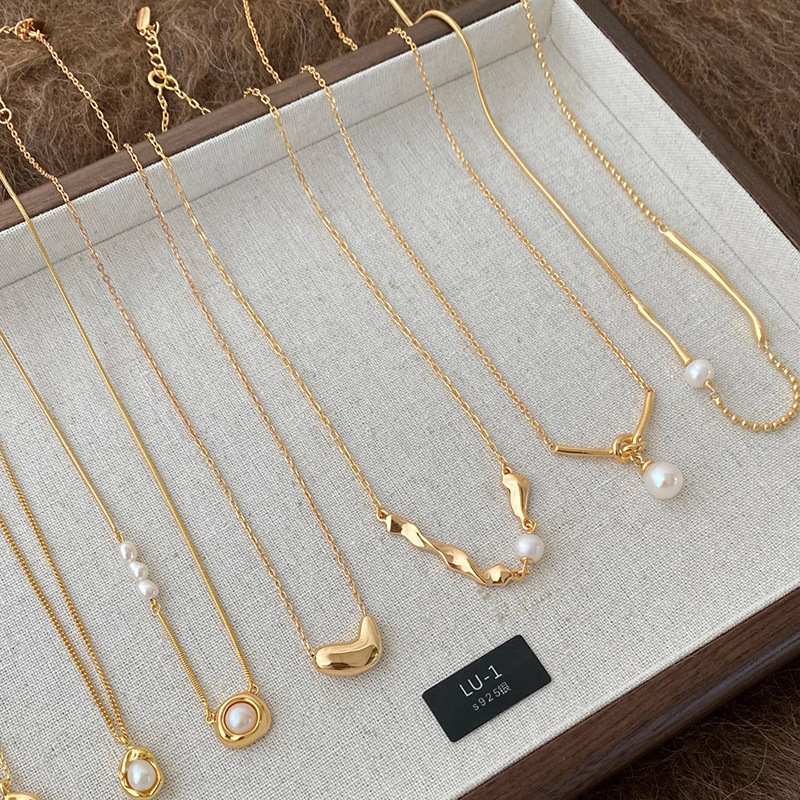 Elegant Gold Necklace for Women 2026 New Popular Style Light Luxury Niche Design Clavicle Chain Neck Chain Accessory with a High-End Feel