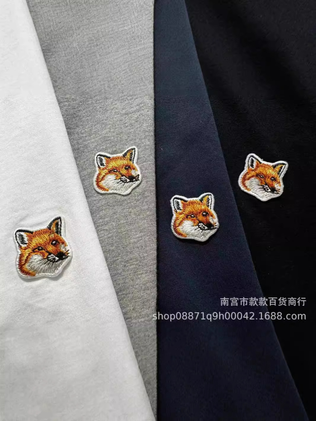 ミニマルな風合いの小狐刺繍入り半袖Tシャツ、定番で万能なラウンドネック、24夏向け着痩せトップス、フレンチスタイルの個性的なアイテム
