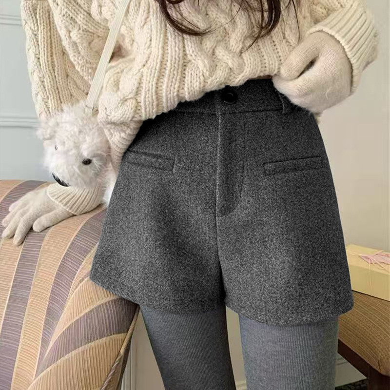 Hot Girl Style Woolen Casual Three-Point Shorts for Women Autumn and Winter 2025 High-Waist Slimming Look A-Line Black Wide-Leg Outer Boot Pants