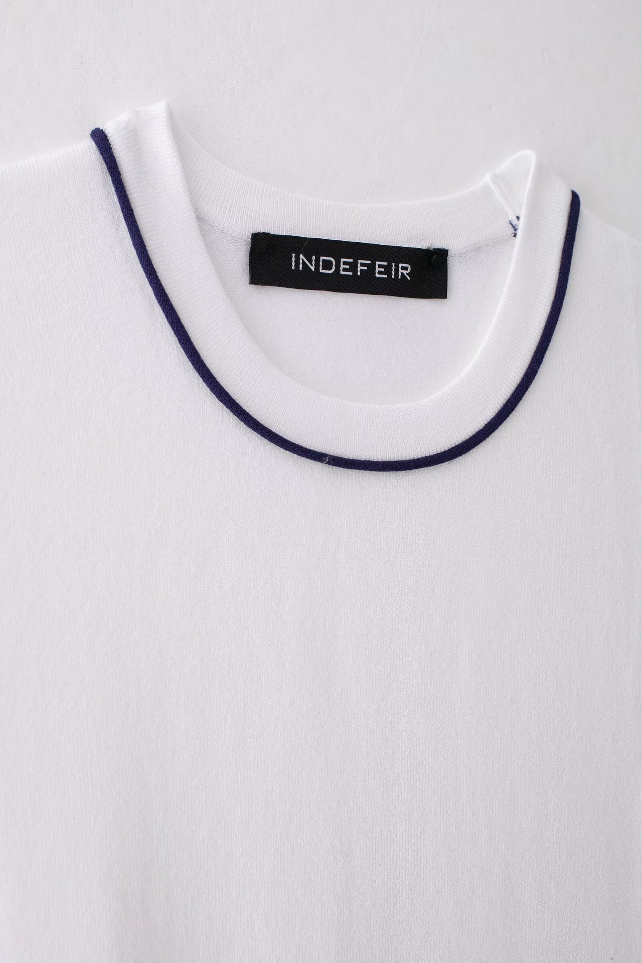 Vêtements pour cheveux extérieurs 2024 été nouvel article haut à aiguille plate à bordure de couleur contrastante pour femmes_voghion.com