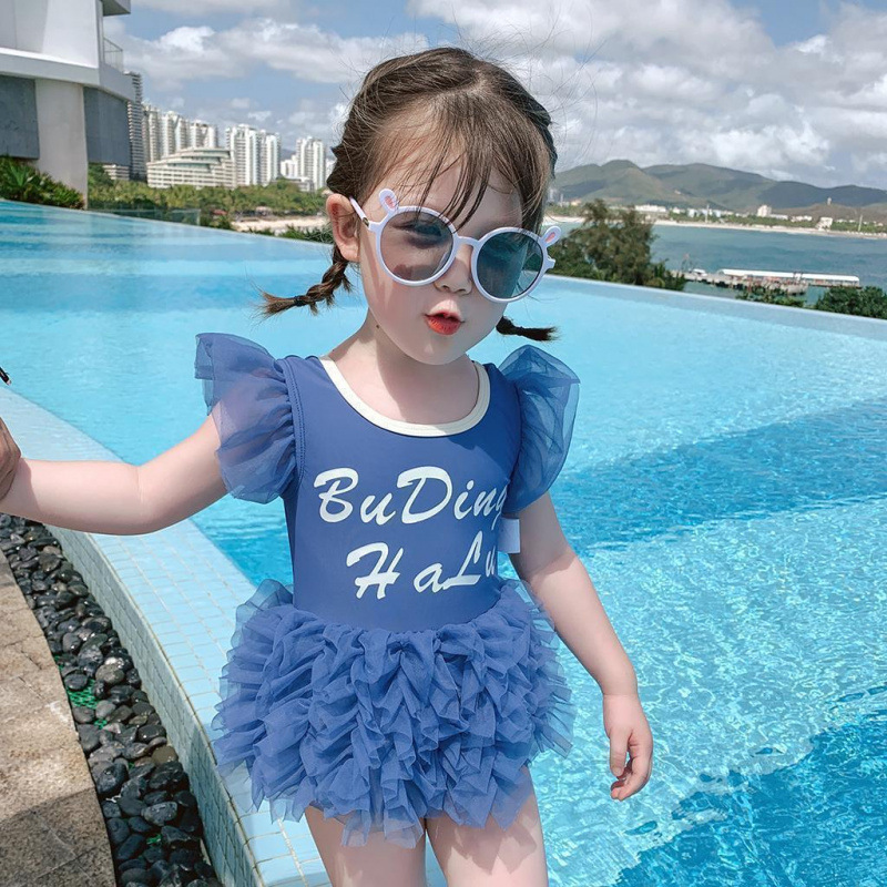 Niña bañador azul