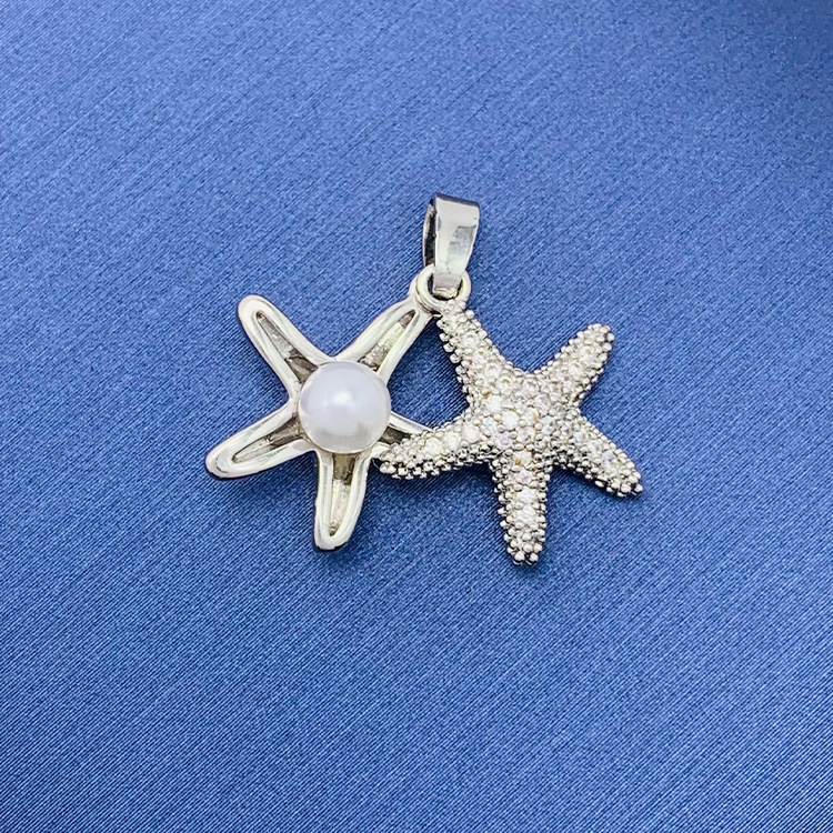 百種類のペンダントは心のままにファッションの経典を配合します。カップルの美しいペンダントは親友のアクセサリーを送ります。