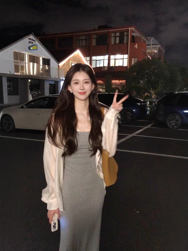 法式气质灰色收腰显瘦吊带连衣裙子女夏季高级感百搭衬衫套装长裙|undefined