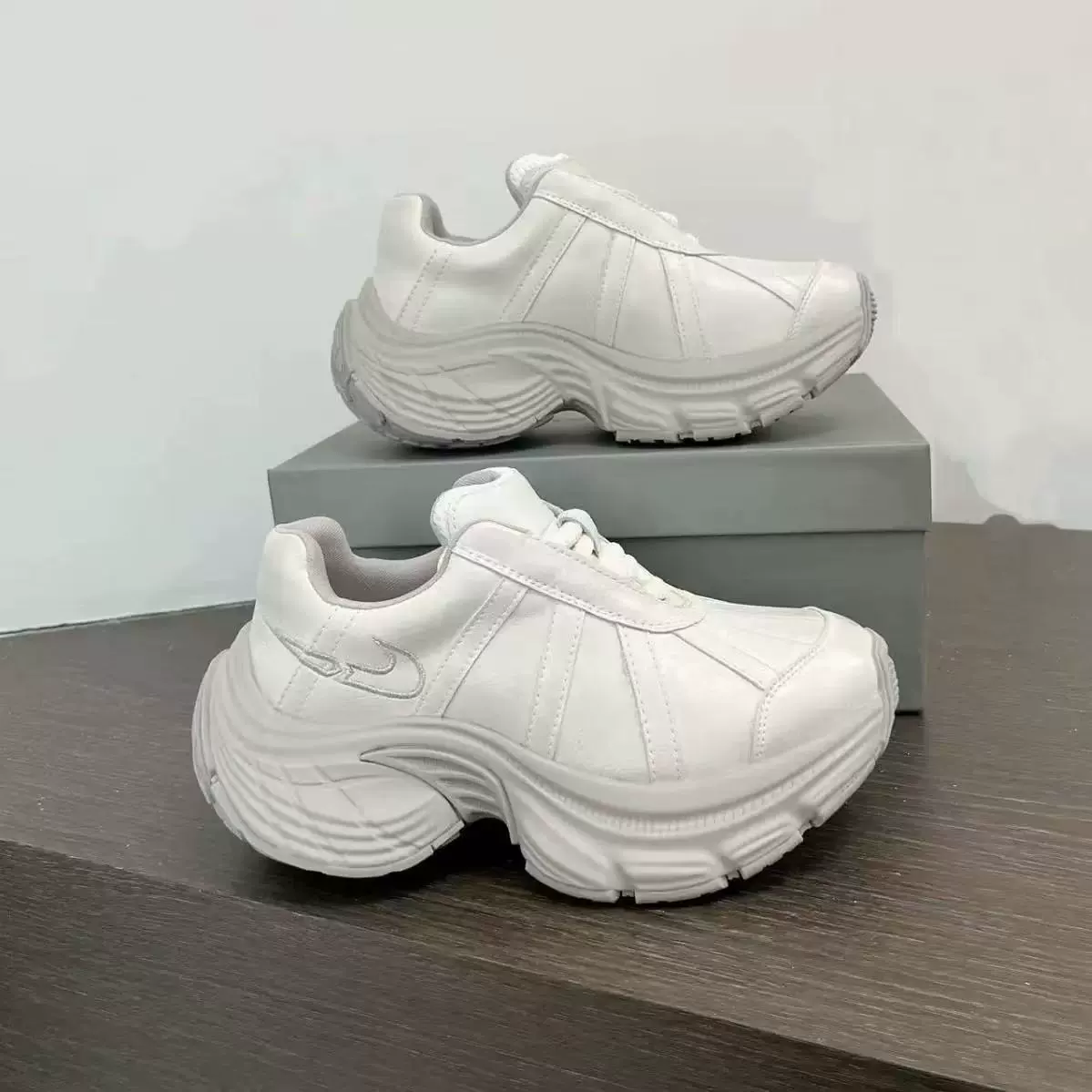 2025 весна новый стиль модная dad shoes универсальная повседневная обувь с толстой подошвой повышение роста женские кеды шнуровка цветовой список