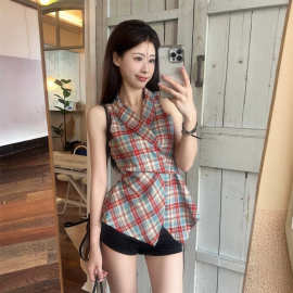 法式复古格子露肩挂脖无袖上衣女夏季设计感小众收腰背心高级感潮