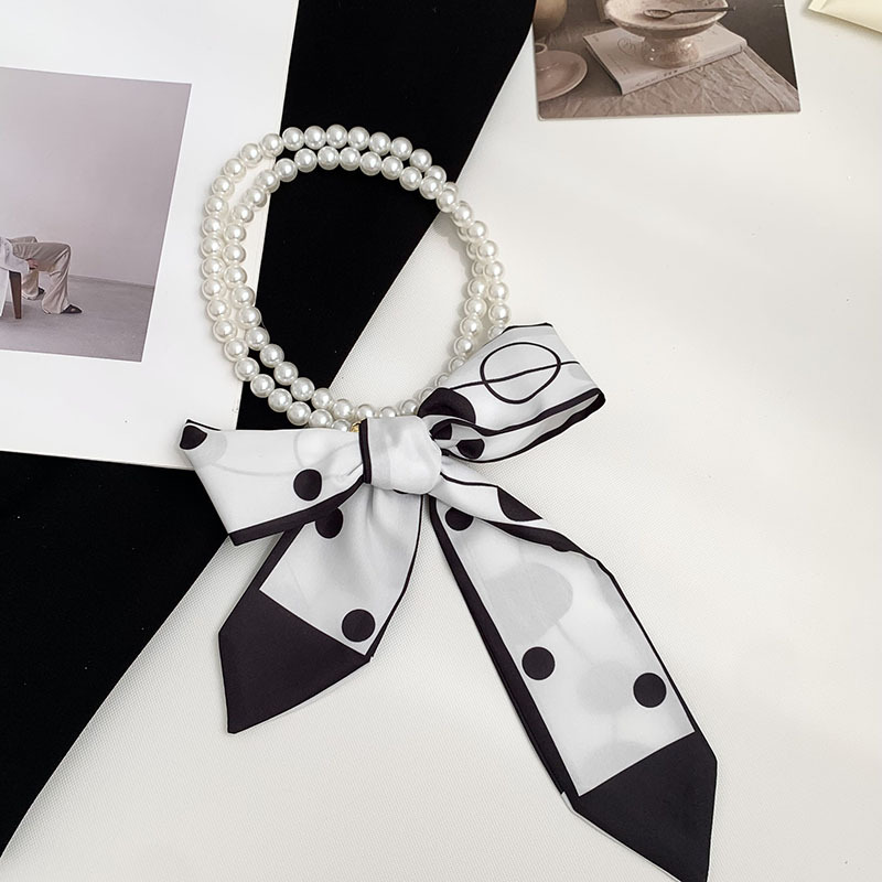 Pequeña bufandas para mujeres de verano 2025 collar de perlas retrógrado francés con bufandas de seda collar decoración clavícula variable correa