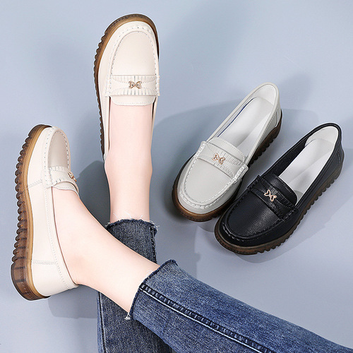 Mom's shoes with soft leather soles, comfortable women's shoes for autumn, flat single shoes for middle-aged and elderly, one-step big size moccasins