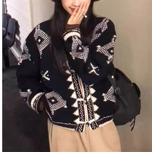 韩版休闲复古提花牛角扣毛衣外套女秋冬加厚宽松慵懒风针织开衫女