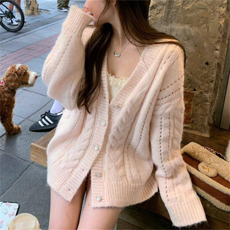 2025 New Fashion Pink V-neck Sweater Coat Women's Autumn and Winter Loose Lazy Twist Imitation Sable Wool Knitted Cardigan 2025 New Fashion Pink V-neck Sweater Coat Women's Autumn and Winter Loose Lazy Twist Imitation Sable Wool Knitted Cardigan