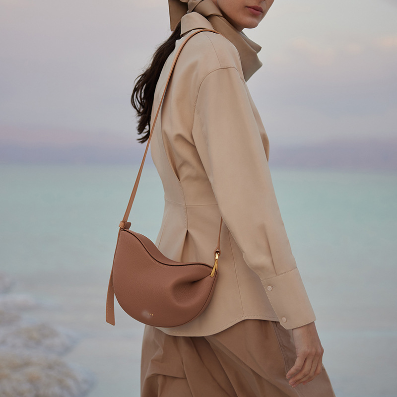 La explosión transfronteriza del bolso de guisante francés poeive 2025 nuevo diseño de nicho bolso de mujer de cuero de hombro bajo la axila