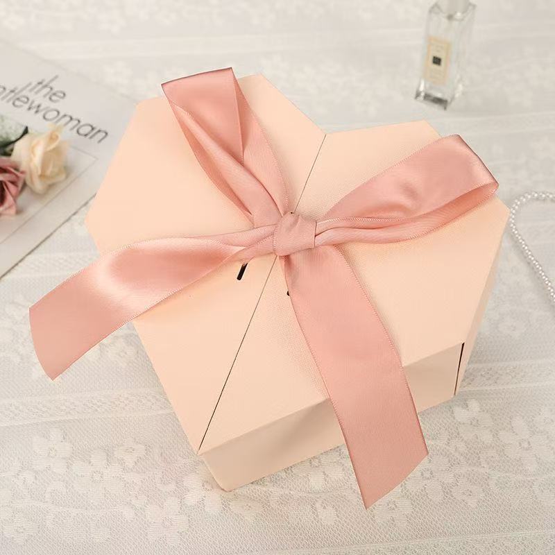520 Caja de regalo en forma de corazón Caja de regalo de día de San Valentín Caja de regalo de boda Caja de regalo de cosméticos Caja de regalo de Qixia