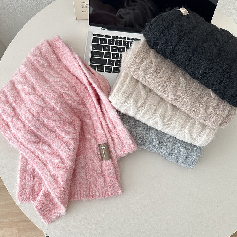 Women's Simple Style Solid Color Knit Scarf display picture 2
