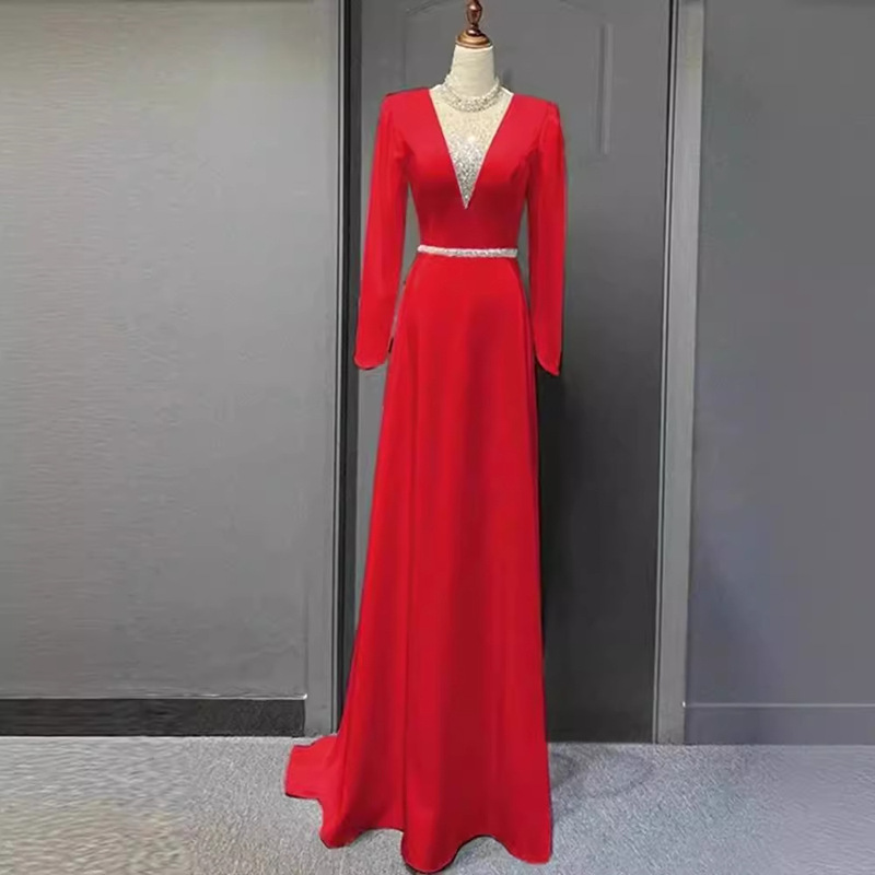 High-End Stand-Up Collar Long-Sleeved Annual Meeting White Host Evening Dress for Women 2026 New Red Choir Performance Dress for Autumn and Winter