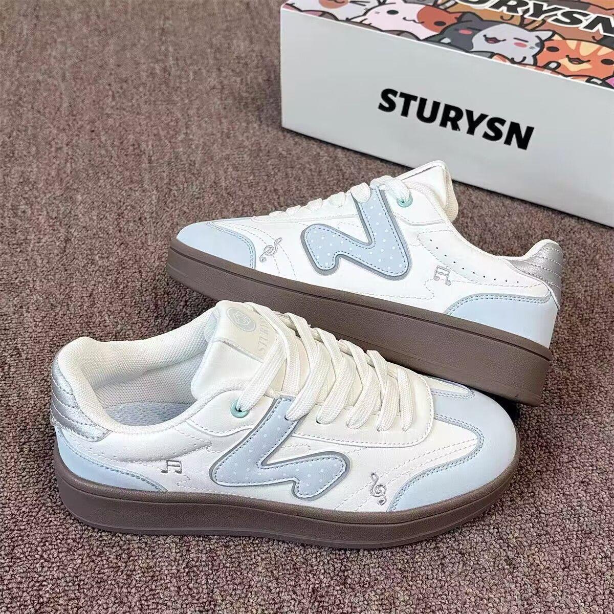 Korean-style versatile white sneakers for women, 2026 new autumn shoes, trendy niche casual sneakers, student German training shoes