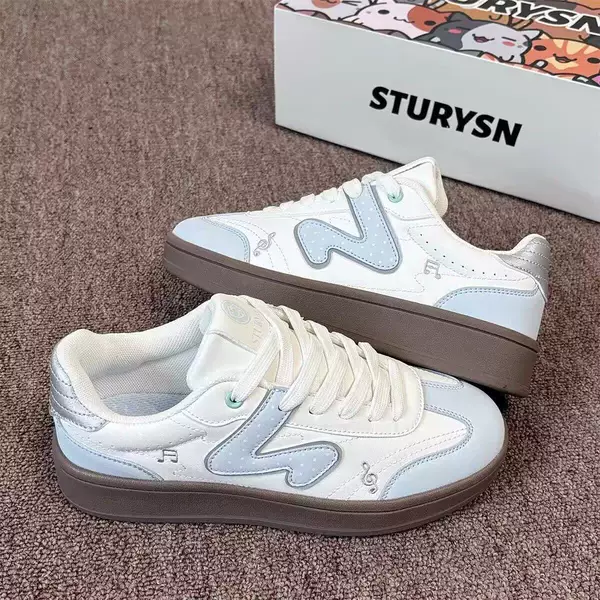 Korean-style versatile white sneakers for women, 2026 new autumn shoes, trendy niche casual sneakers, student German training shoes