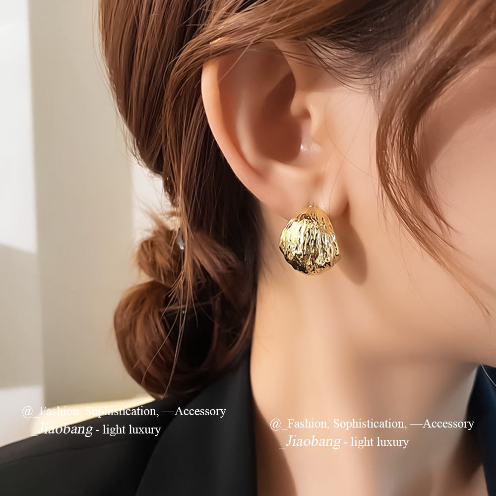 Aguja de plata Pendientes semicirculares plisados de moda europea y americana Pendientes elegantes y simples Pendientes de comercio exterior transfronterizo de alta calidad de nicho