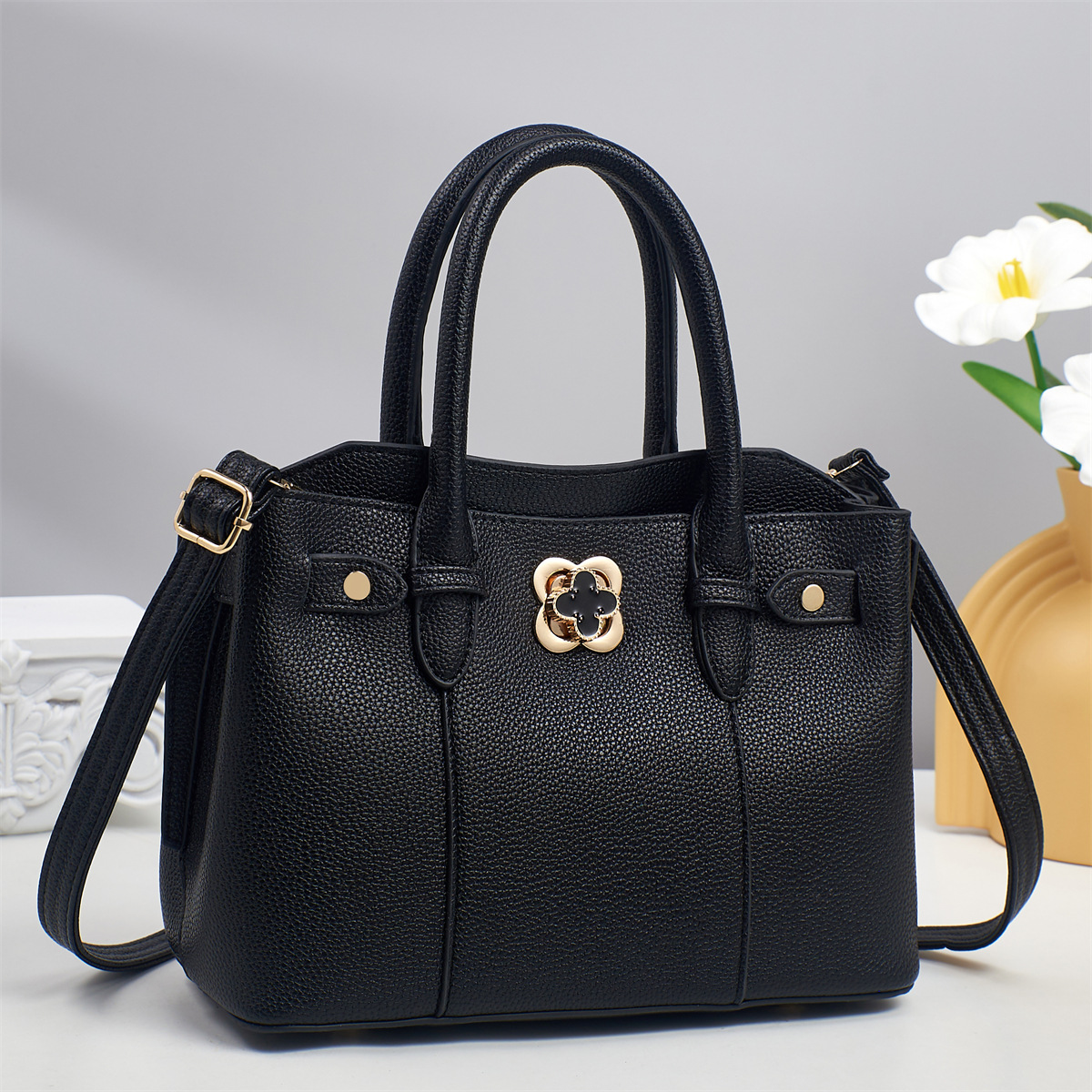 Bolsos bolsos de mujer de lujo ligero nuevo bolso de mujer simple y atmosférico temperamento bolso de hombro de madre